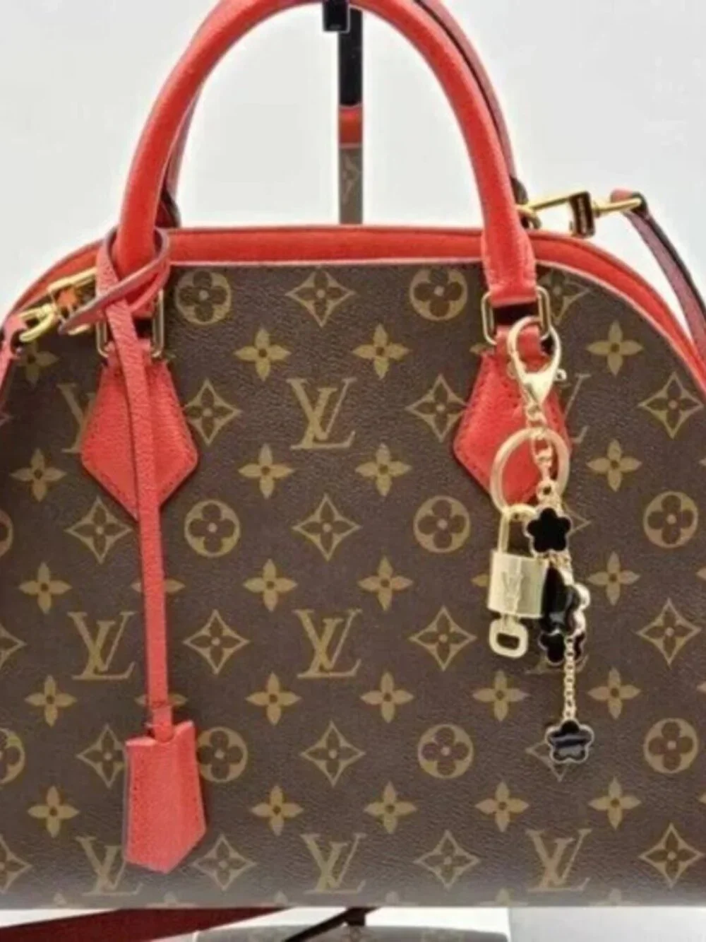 Authentic Louis Vuitton Gold Lock 🔒 Keychain Bag Unbranded Flower Charm LV